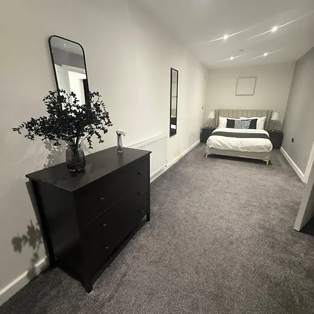 Luxury No'14 * Bradford (West Yorkshire)