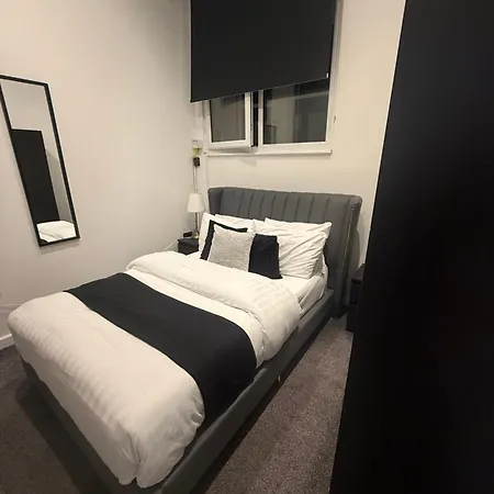 Luxury No'14 * Bradford (West Yorkshire)