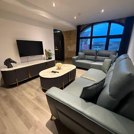 Luxury No'14 * Bradford (West Yorkshire)